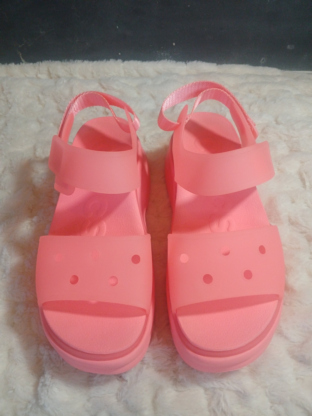 Crocs Soho Frosted Y Strap Sandal 212651 Bright Pink Womens Size 10